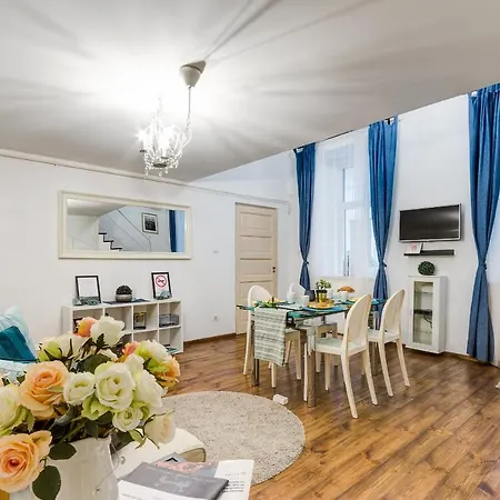 Beautiful At Basilica Apartment *